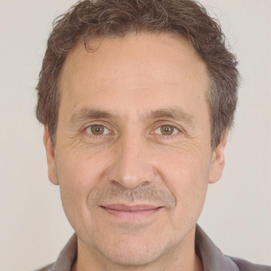 Retrato profesional de Leandro Carvajal